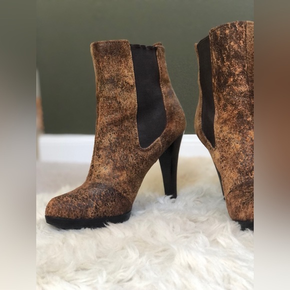 Michael Kors Leather Heeled Boot Size 10M - Picture 2 of 14